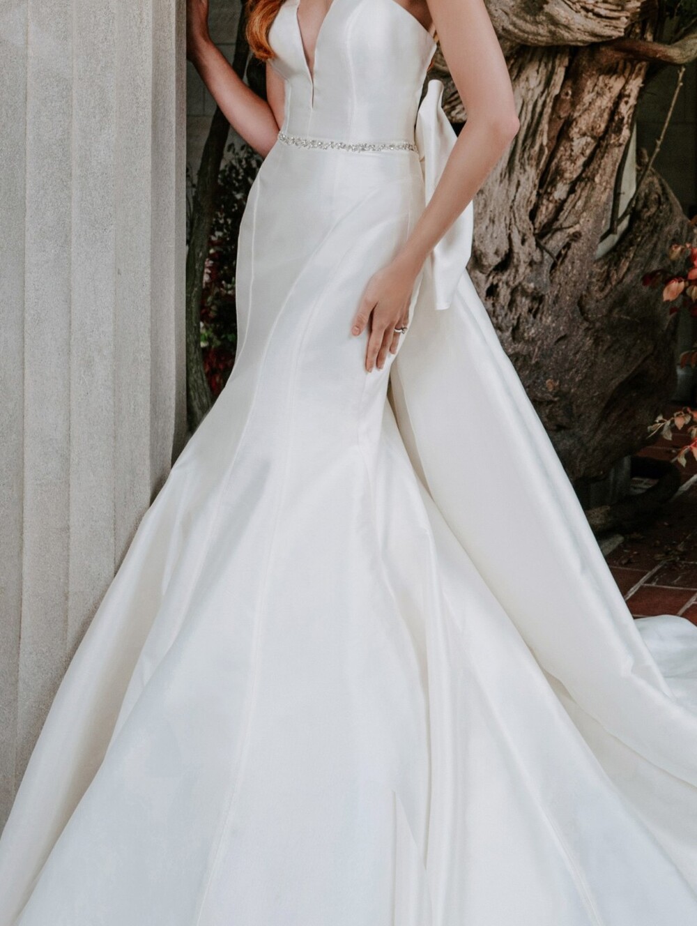 YUMI KATSURA COUTURE GOWN Elegant Silk Mikado Bridal Gown with Plunging Neckline